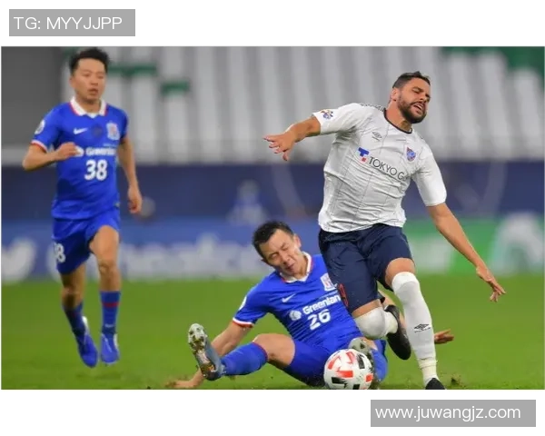 《天下足球专访:揭秘那些改变历史的传奇球星与他们的足坛奇迹》 《天下足球专访:揭秘那些改变历史的传奇球星与他们的足坛奇迹》