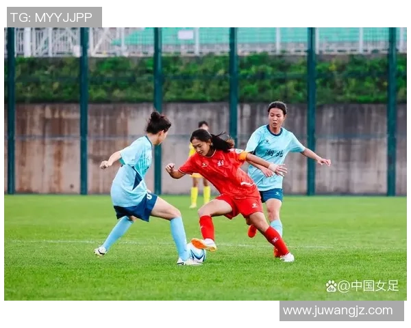 与足球明星亲密合影的那些人背后的故事和精彩瞬间 与足球明星亲密合影的那些人背后的故事和精彩瞬间