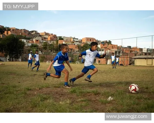 冷面球星绿茵场上的坚毅背影与足球世界中的无声传奇 冷面球星绿茵场上的坚毅背影与足球世界中的无声传奇