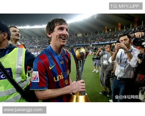 聚焦世界足球巨星风采展现赛场激情与巅峰时刻 聚焦世界足球巨星风采展现赛场激情与巅峰时刻